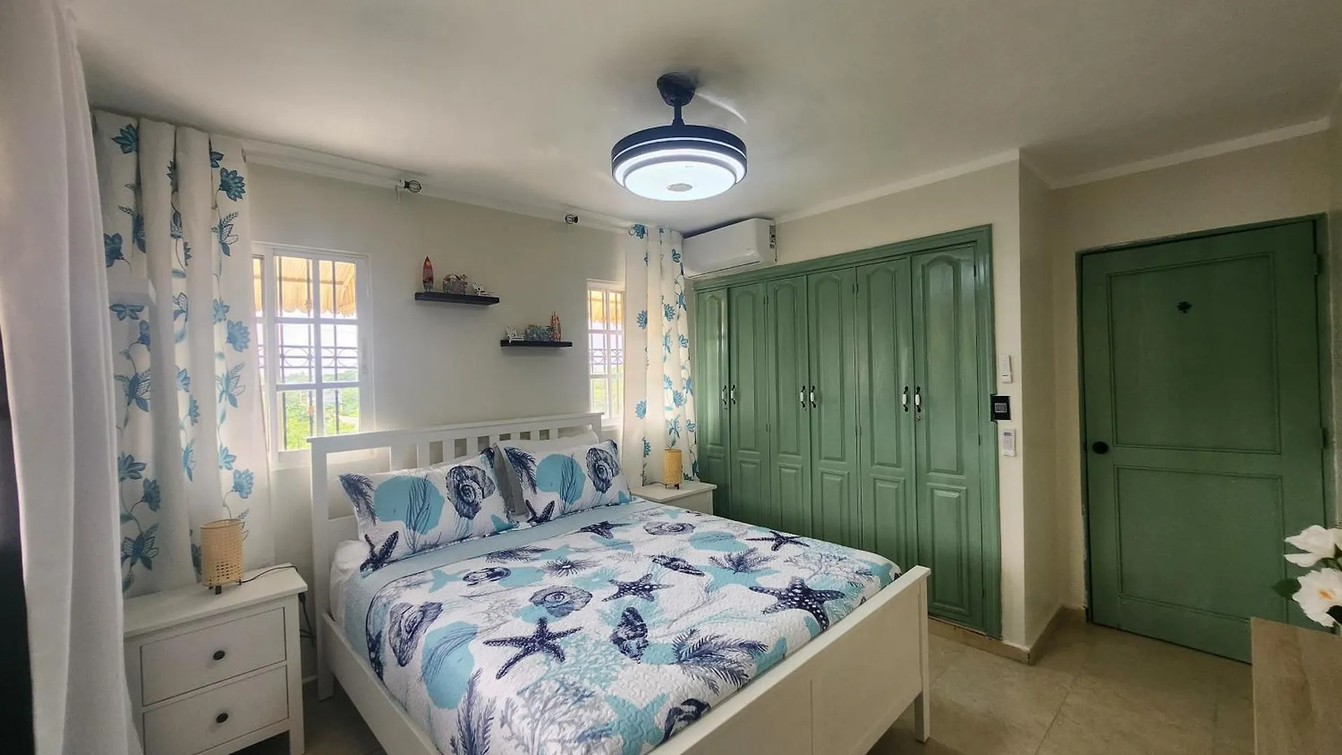 Penthouse Apartment With Bay And Mountain Views, Rooftop Bbq, Ac, Fast Wifi, Near Saladilla Beach, Barahona